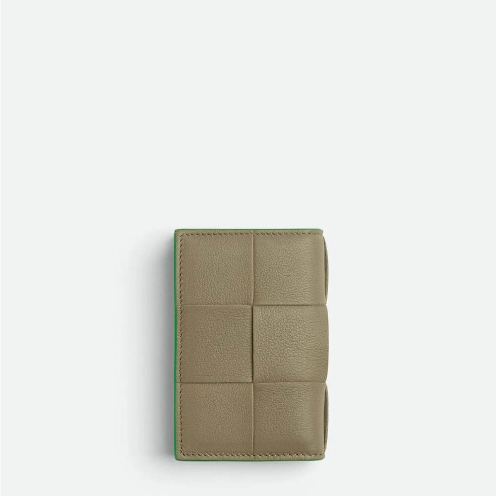 Bottega Veneta Flap Card Holder in Taupe, like new - Picture 4 of 6